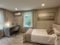 Luxury 3/2, Wheelchair Access, Hot Tub+Lift, Yard, Fireplace Walk to Lighthouse