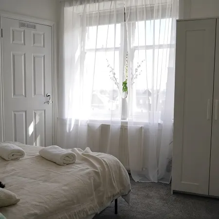 Falkirk City Centre Stylish 2 Bed Flat Отели в г. Фалькирк
