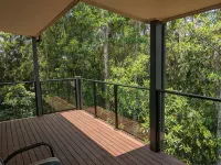Treetops Haven- Bushland setting a short stroll to Maleny Centre Hotels in Maleny