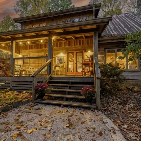 Executive Forest Sanctuary/2 King Beds, Hot Tub & Trails -Near Lake Lemon