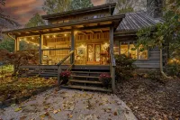 Executive Forest Sanctuary/2 King Beds, Hot Tub & Trails -Near Lake Lemon - 4 tähden