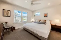 Modern Mountain Golf/Ski/Lake Retreat w/ Hot Tub - 무료 와이파이