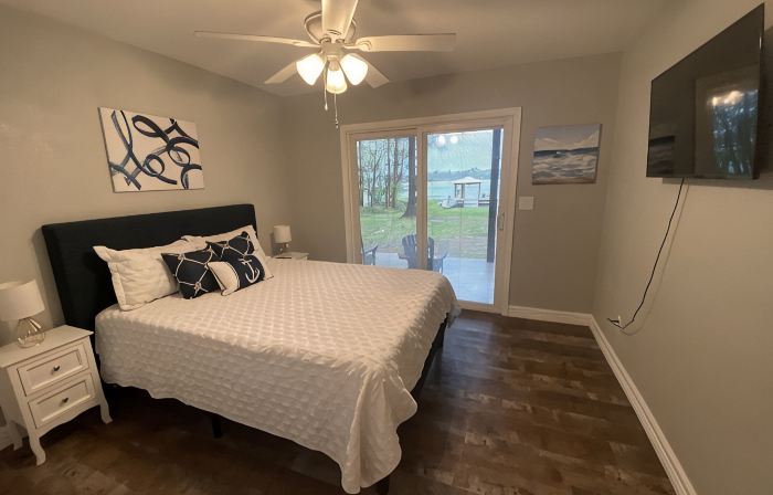 Shore Thing Waterfront Home with private covered boat dock on Toledo Bend
