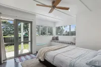 luxury beach flat,  MAXIMUM four people, No cleaning fee