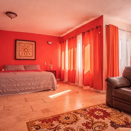 Stunning Sky Deck/Ferry & Beach 2Min/Pool/Sleeps 5-16/24-7 Security/Garden Patio