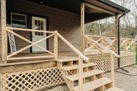 Nature's Edge-4 bedroom/2 bath serene getaway w/ River & Firepit - 3-Star