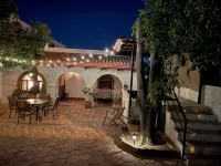 Casa Sunbreak is a beautiful, private hacienda, w/pool, in the center of town - 프라이빗 풀
