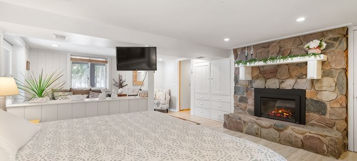 Peace on the Lake...close to Downtown Charlevoix Hotels in Charlevoix County