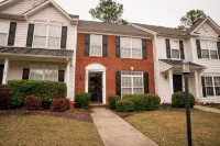 Charming 3-bedroom townhome with WiFi in delightful Richmond - บังกะโล