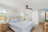 The Marquee of Naples-3Bd-2BA W Heated Saltwater Pool +1 773-443-7832 - Private Pools