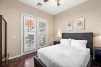 Chandler Keep – Medieval Spanish Villa, BBQ Courtyard & Prime South Chandler - 발코니