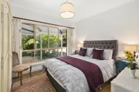 European-Inspired Country Home Walking Distance to Bundanoon Village - Wifi