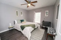 Comfy Knoxville HomeNear Downtown, Interstate, Wi-Fi, Spotless Clean! - Bungalows