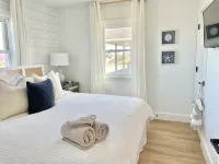 Cabell’s Coastal Cottage-Sleeps 10 Jockey’s Ridge 1 Mile to Beach Sunsets & Pets