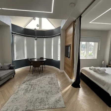 London Studios and Suites