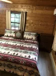 Cedar Ridge Log Cabin on 14 acres - Pet Friendly! - Alphydda
