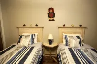River Time Cottage Get Away! 1/2 Mile from Current River! - Homestays