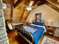 Luxury Log Cabin and 40 acres on Douglas Lake - Alphydda