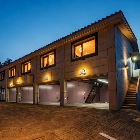 Jeju for You Motel Отели рядом с достопримечательностью «Курорт и гольф-клуб Everis»