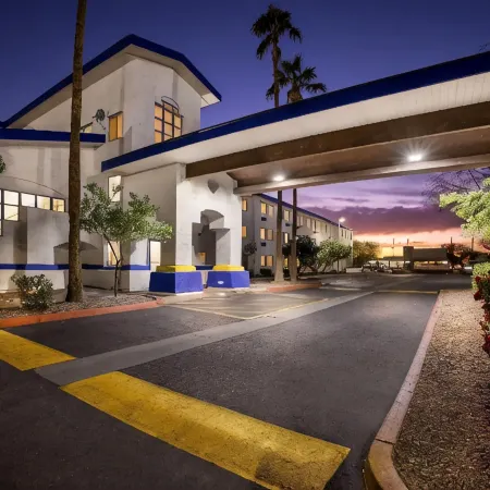 Days Inn & Suites by Wyndham Mesa Near Phoenix