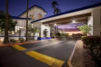 Days Inn & Suites by Wyndham Mesa Near Phoenix - Pool