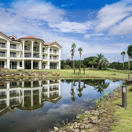 Oakra Resort Отели рядом с достопримечательностью «Пляж Пёсон»