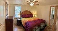 Indoor Waterfall, Massage Chair and great location. - Wifi