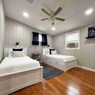 Newly Renovated Bright & Cozy Retreat Rooms