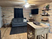 Downtown Cypress & Rock Cabin - Feriehus