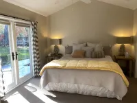 900 Square Foot Guest Cottage Built In 2013. Great For A Family of five max. - Wifi