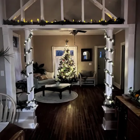 Charming 3-bedroom Craftsman house in delightful Willow Springs, MO