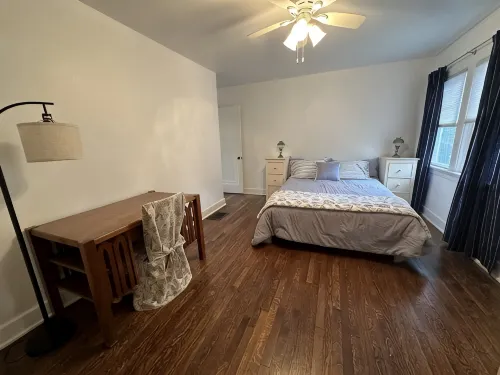Charming Home! Prime Location! Dog-Friendly! - 3 ดาว