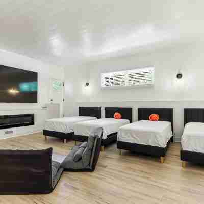 Brand new renovated home in Fontana!! Rooms