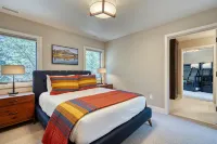 Alpine Lodge Sunriver, 5 Br Luxe, Sharc, Hot Tub, King Suites, EV, Ft Rock Park - 4-Star