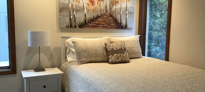 Einstein Lounge in Downtown - 2 BR w Loft and Fenced Yard Hotels in Mercer County