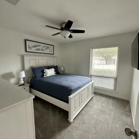Central, Familial, w/ GAME Room, FIRE Pit, KING Bed ★ 4.6 mi from DFW Airport+