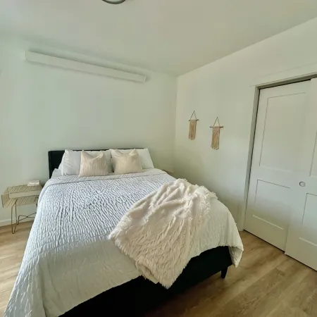 White LotusHistoric home minutes from all the main attractions!