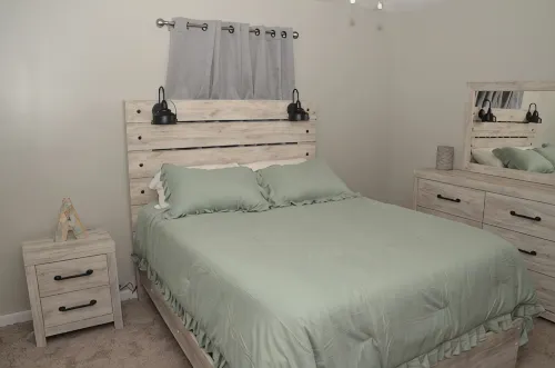 Gold Leaf Getaway: Cozy 2-bd apt in quaint Daleville, Streaming, WiFi, Near Base - 무료 와이파이