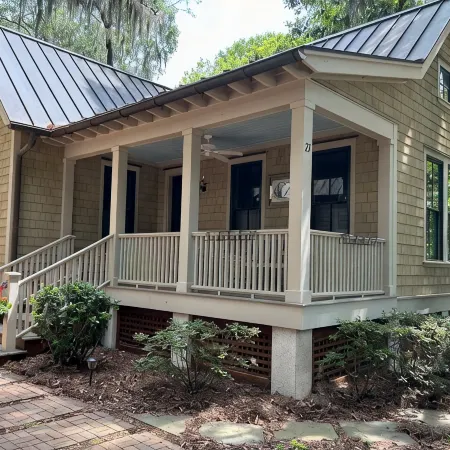 "Nauti-Jayne" coastal cottage in Historic Old Town Bluffton