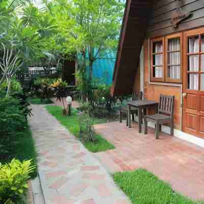 บ้านไม้หอม รีสอร์ท อัมพวา Hotel Exterior