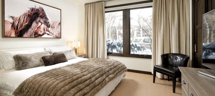 9 Million Luxury Residence at “Monarch on the Park”Downtown Aspen with Parking Hotels in Aspen