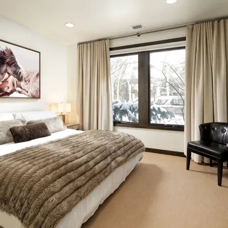 9 Million Luxury Residence at “Monarch on the Park”Downtown Aspen with Parking