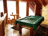 Spacious 4Br Cabin Near Dollywood – Hot Tub, Game Room & Stunning Mountain Views - Mountain view