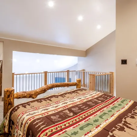 Updated Corner Unit Condo. Next to Giant Steps Ski Lift.