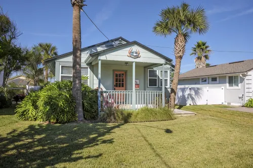 Surf Park House – Historic Jax Beach Home, 3 Blocks to Beach, Pet Friendly - 4 stjerner