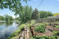 MSP/Mall of America/Pond View with garden oasis - 3-Star