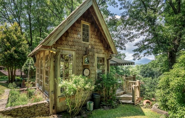 Badger's Den- Cozy Treetop Studio