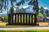 The Stranger Lodge - Pet Friendly - 2-Star