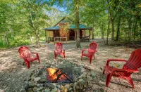 🏡 Luxury Couples Cabin in Hochatown w/Hot Tub, Outdoor TV & Fireplace, 2 TVs - 4-Star