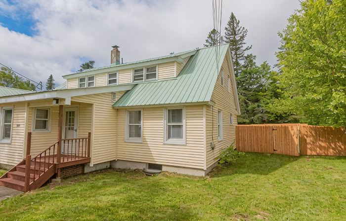 Spacious Retreat, High Speed Wi-Fi! Walk To Lake and Camp of the Woods!